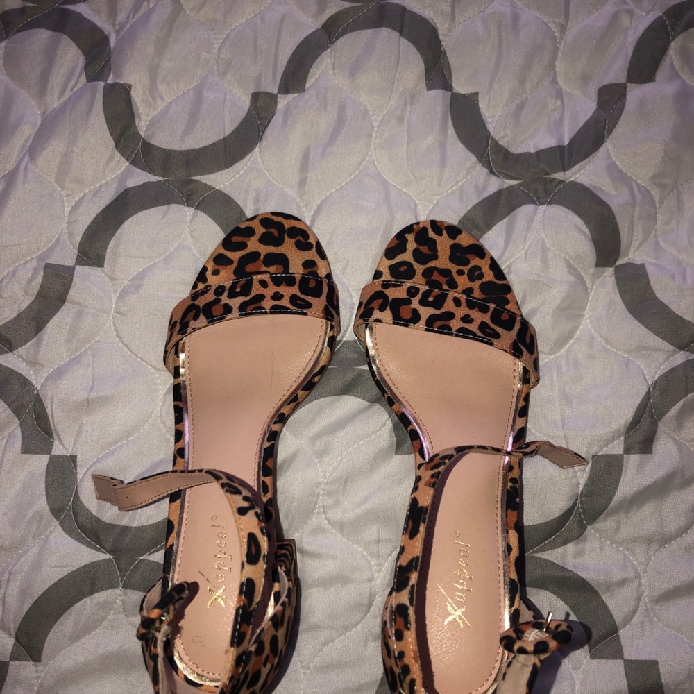 cheetah pint heels!